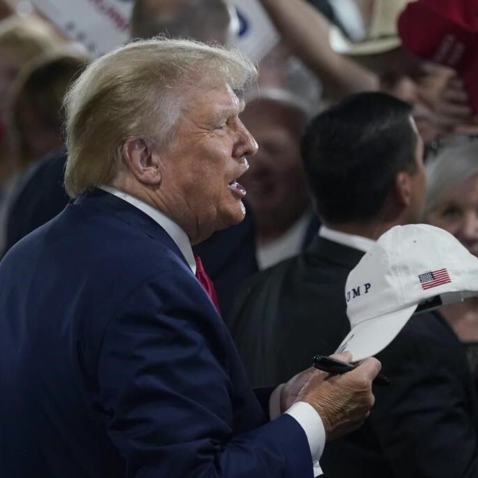 Trump campaigns before thousands in friendly blue-collar, eastern Iowa, touting trade, farm policy